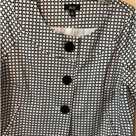 AGB Women’s Short  Black & White Jacket - 3 Buttons Down the Front - Size 12 - Picture 6 of 10